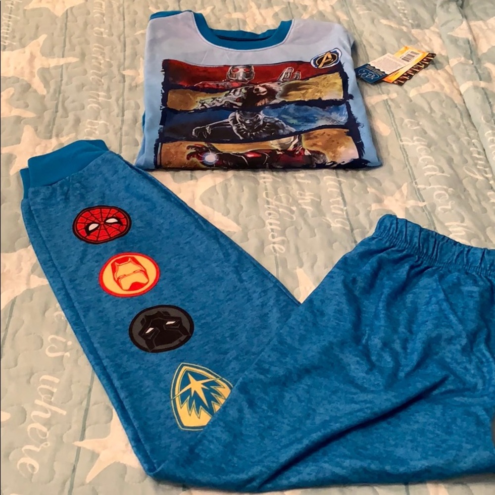 NWT Avengers PJ Set Size 10/12